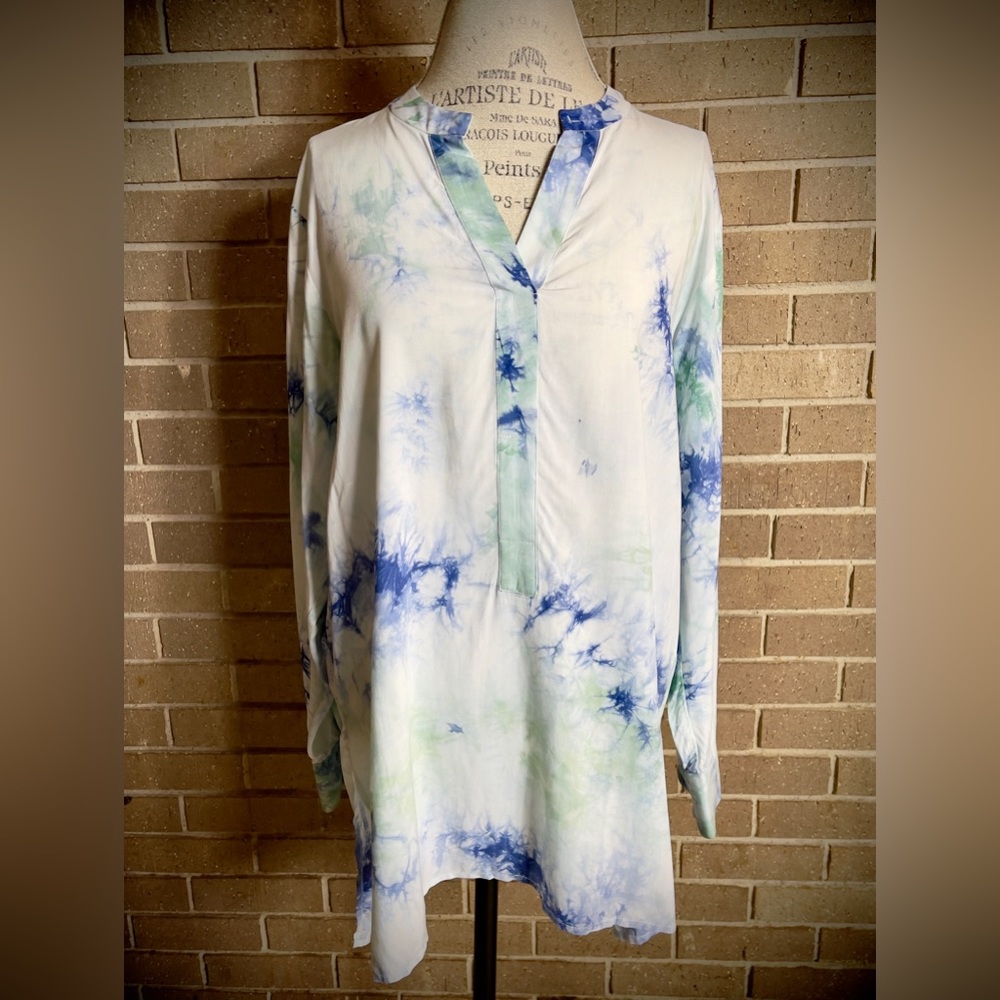 NWT - Neiman Marcus Velvet Heart Blue/White/Green Tie Dye Long Sleeve tunic